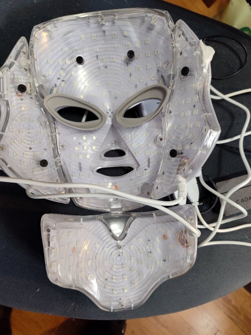 Nutriskin LED Red Light Facial and Neck Mask Light Therapy Device - Picture 9 of 10